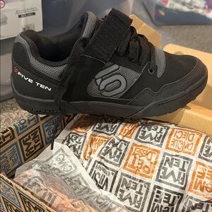 Five Ten Maltese Falcon Cycling Shoe 7 Black